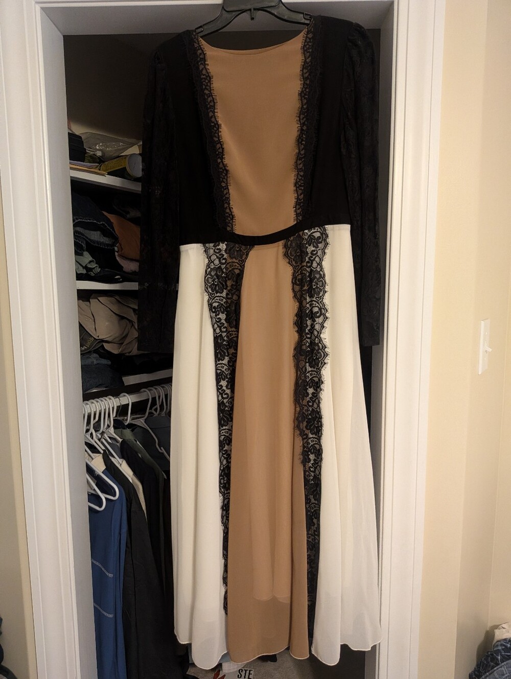 Elegant Lace-Trim Colorblock Maxi Dress in Black, Camel & White